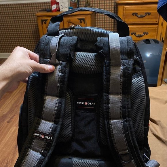 Swissgear Wenger Synergy 16" Laptop Backpack Black Gray Model Used - Picture 3 of 7